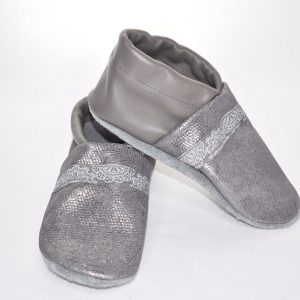 Gr. 30/31 Grau glänzend mit Floralem Muster Band UNIKAT
