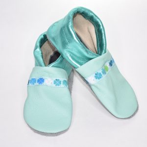 Gr. 30/31 Mintgr&uuml;n/Aqua gl&auml;nzend mit Kleebl&auml;tter Herz Band UNIKAT